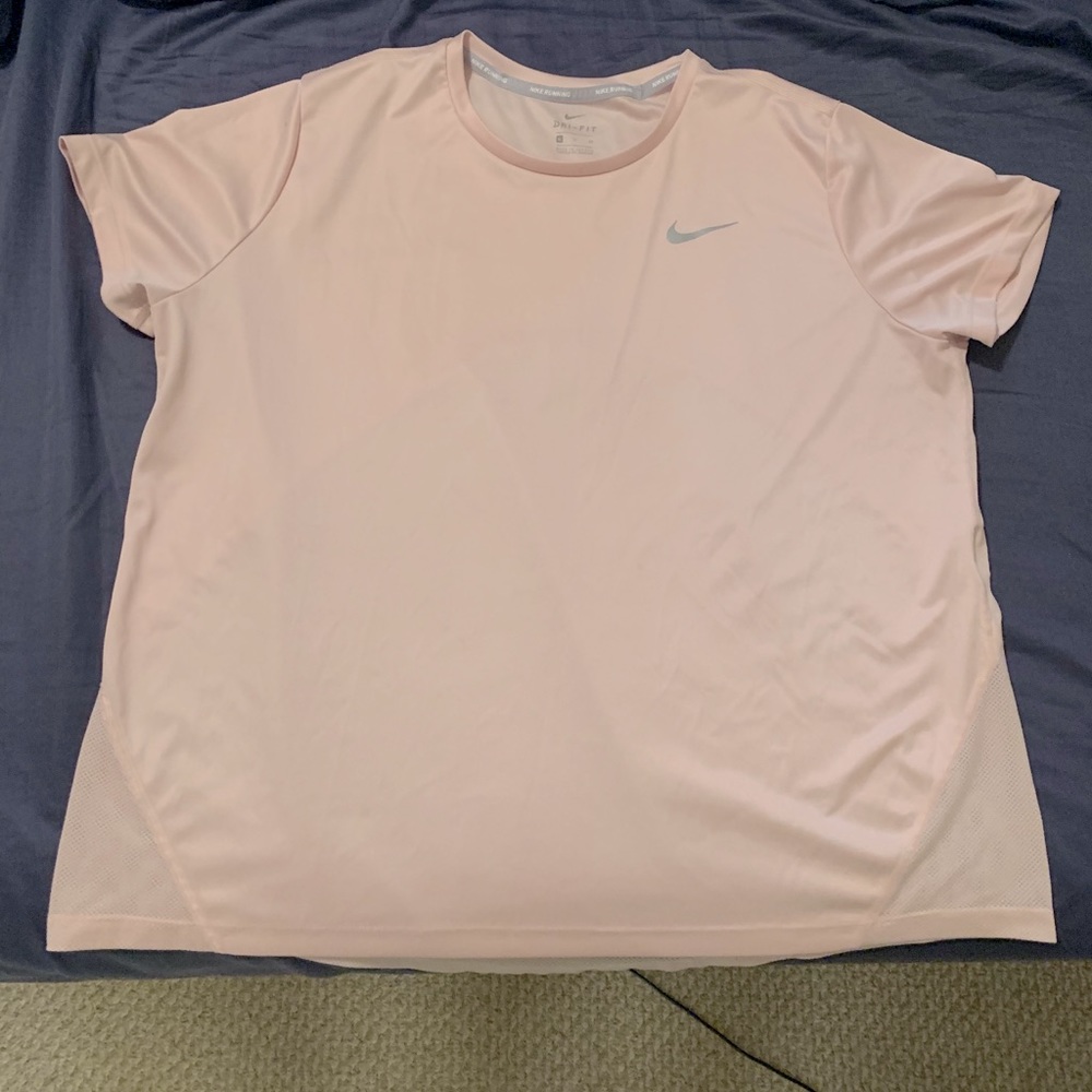 EUC Nike Top